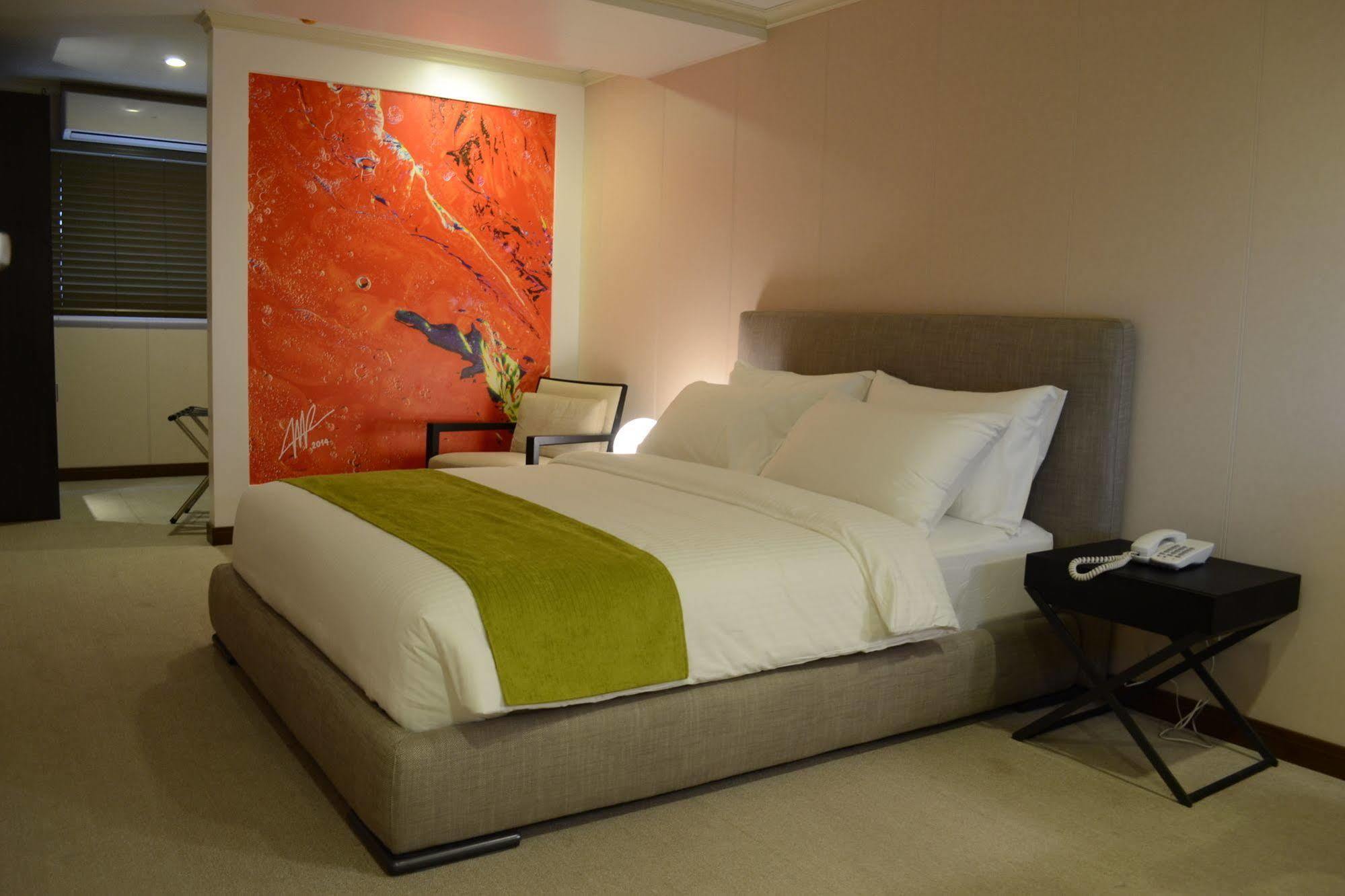 Green Sun Hotel Makati City Buitenkant foto