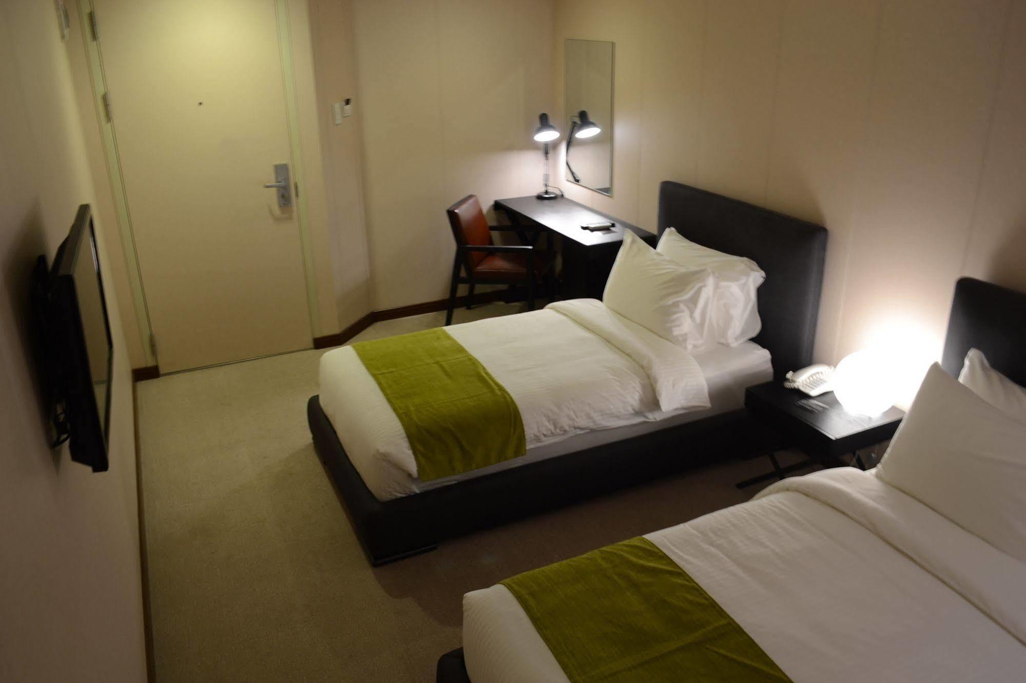 Green Sun Hotel Makati City Buitenkant foto
