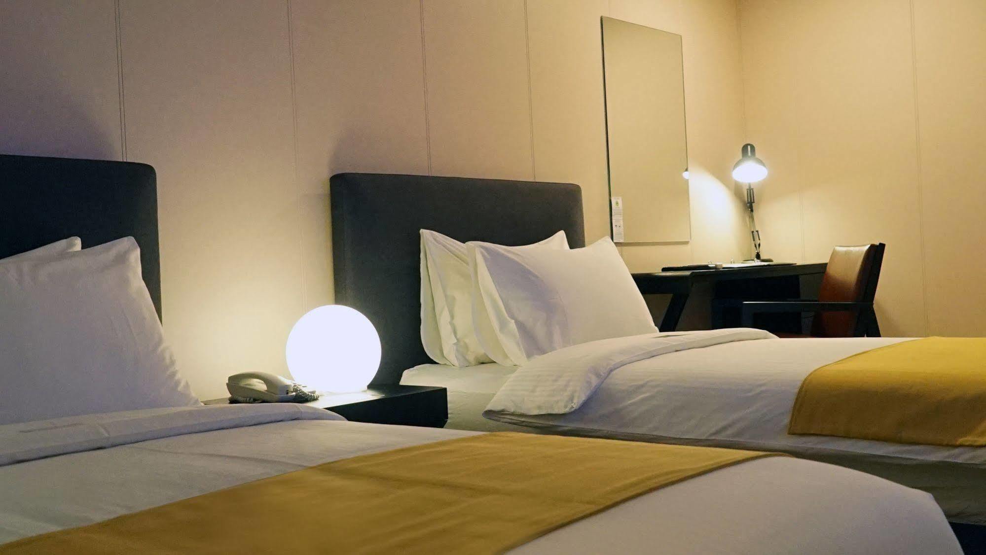 Green Sun Hotel Makati City Buitenkant foto