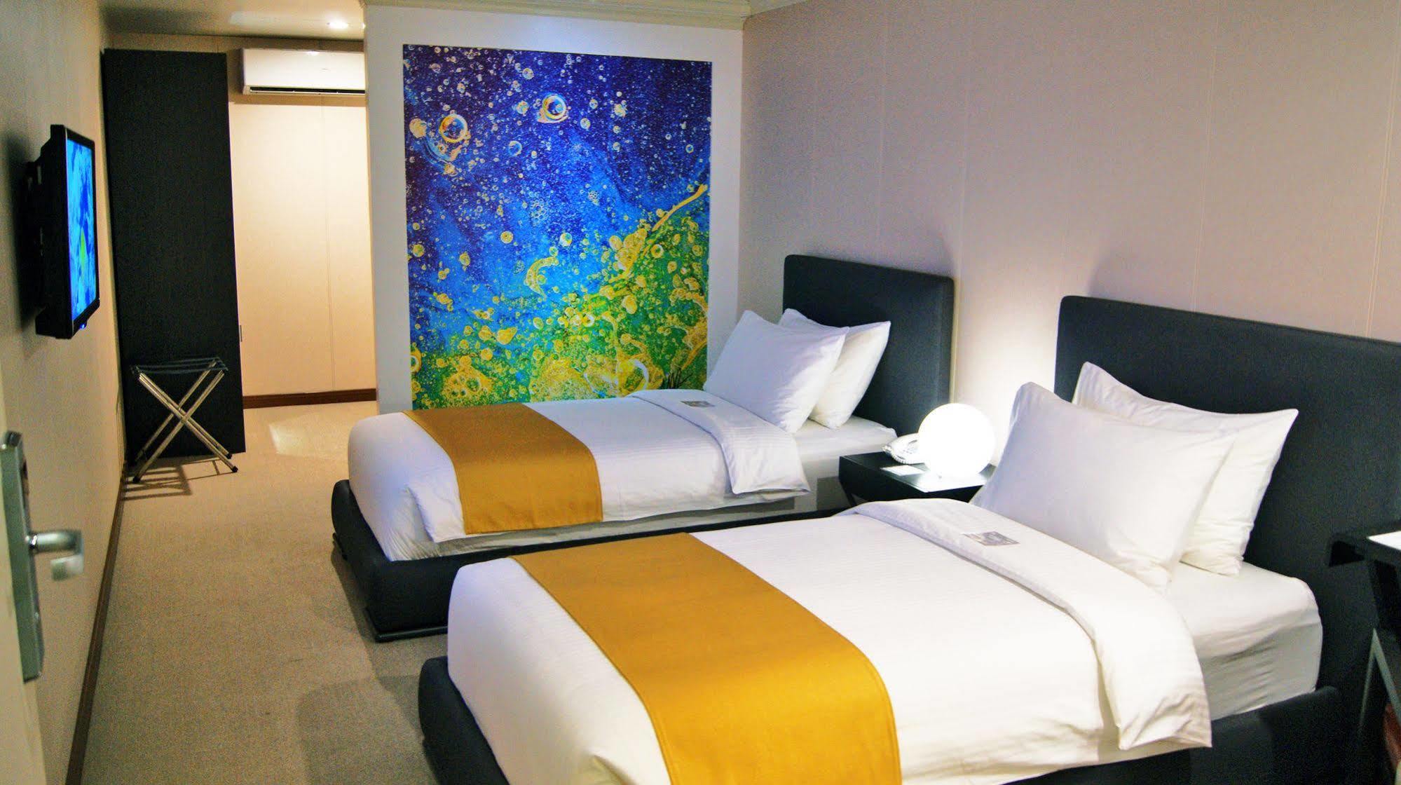 Green Sun Hotel Makati City Buitenkant foto